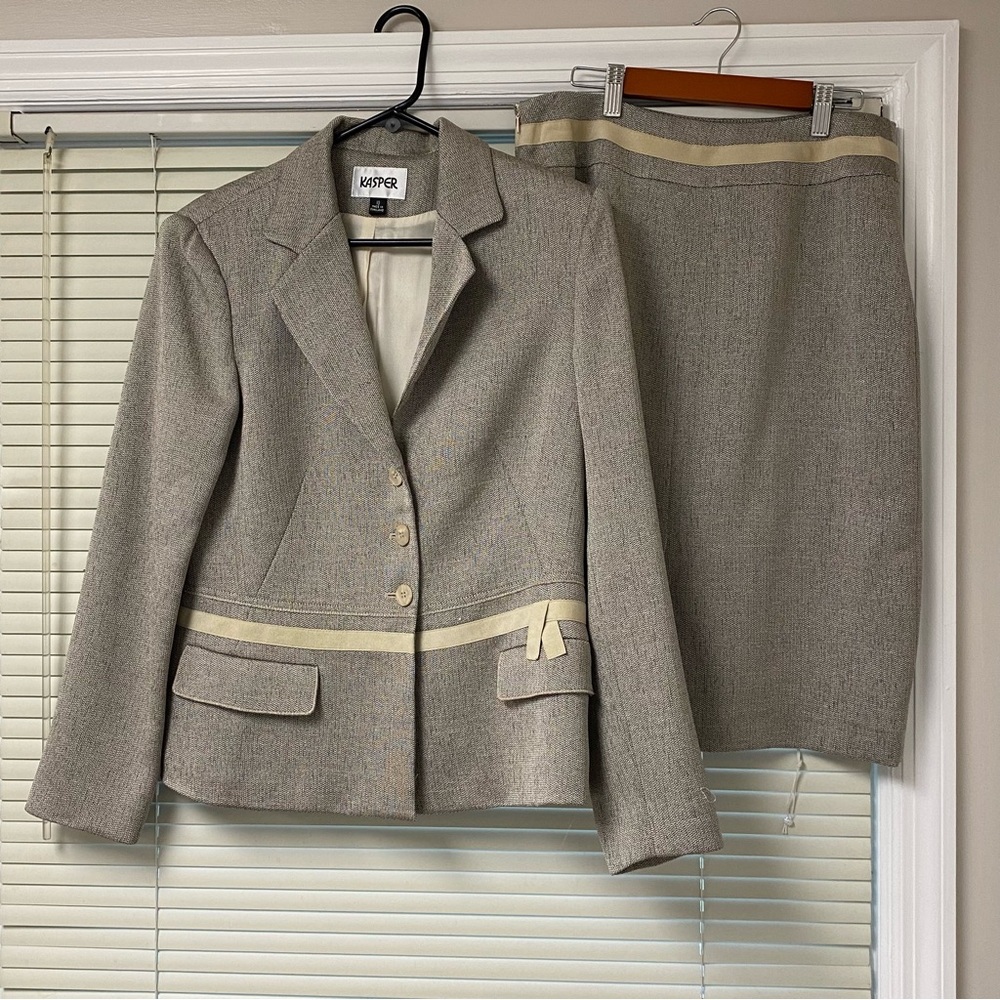 Kasper Beige Blazer and Skirt Set with Cream Accents Career Wear Office Size 10